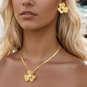 Elegant Gold Flower Jewelry Set